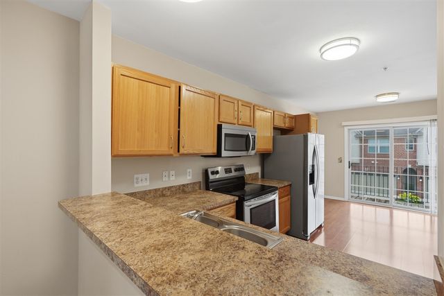 39475 Springwater Drive, Northville, MI 48168