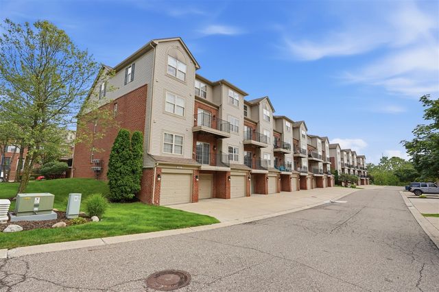 39475 Springwater Drive, Northville, MI 48168
