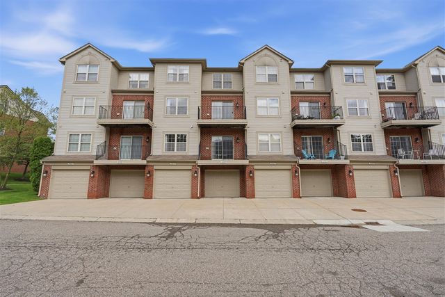 39475 Springwater Drive, Northville, MI 48168