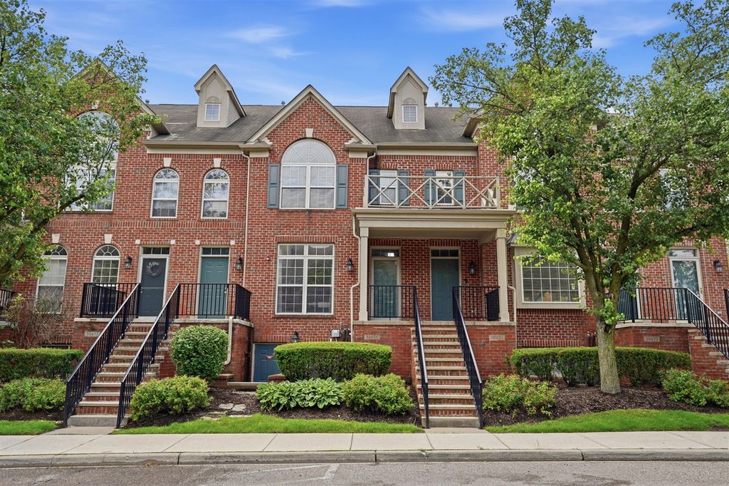 39475 Springwater Drive, Northville, MI 48168