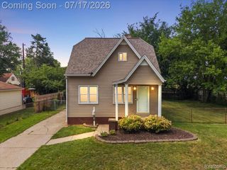 676 W Coy Avenue, Hazel Park, MI 48030