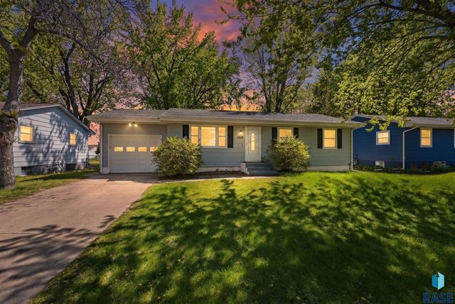 4509 W 37th St Street, Sioux Falls, SD 57106