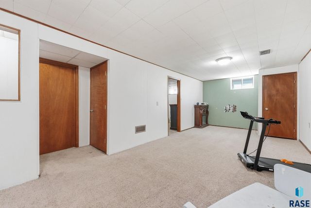 4509 W 37th St Street, Sioux Falls, SD 57106