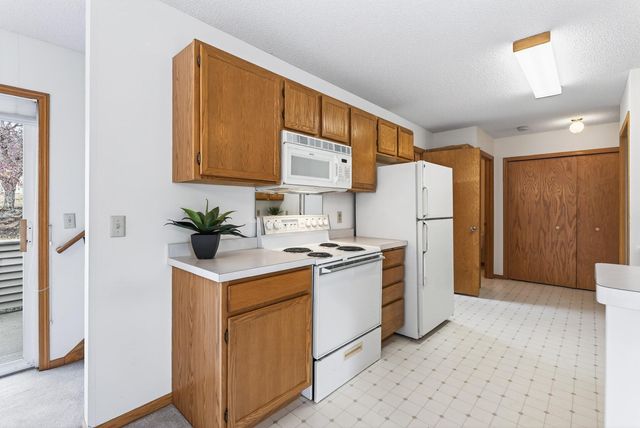 13807 Granada Way 9, Apple Valley, MN 55124