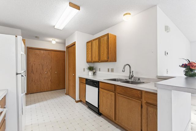 13807 Granada Way 9, Apple Valley, MN 55124