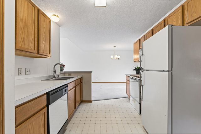 13807 Granada Way 9, Apple Valley, MN 55124