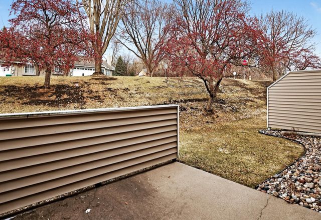 13807 Granada Way 9, Apple Valley, MN 55124