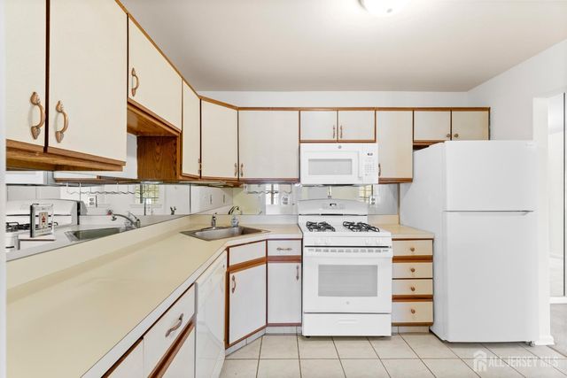 312 Raintree Court, Helmetta, NJ 08828