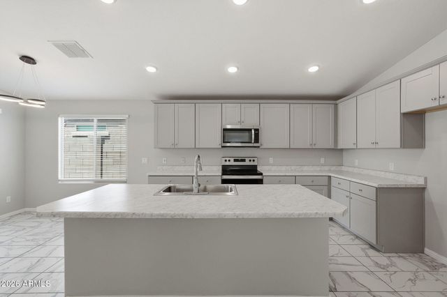 1981 N LEWIS Place, Casa Grande, AZ 85122