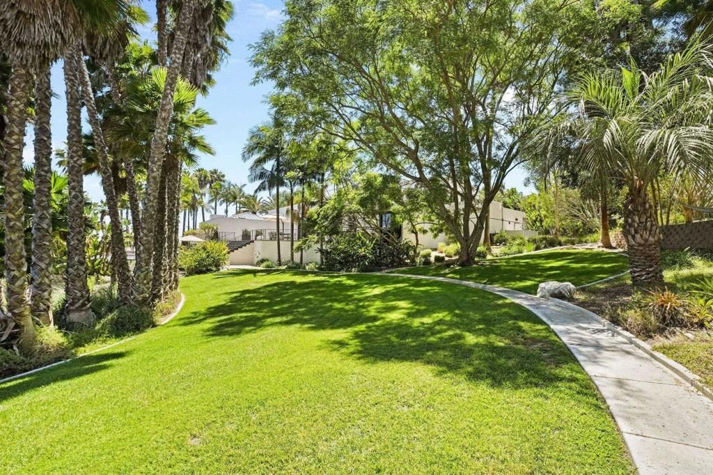 Image 11 of property listing at 14821 Calle Montelibano, Rancho Santa Fe, CA 92067