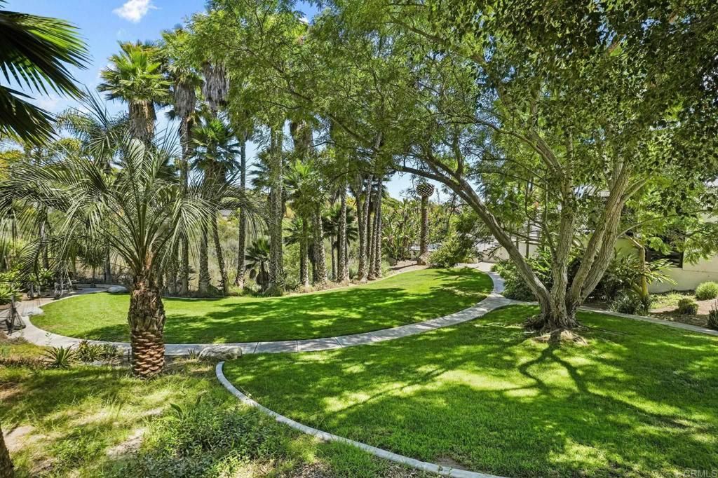Image 13 of property listing at 14821 Calle Montelibano, Rancho Santa Fe, CA 92067
