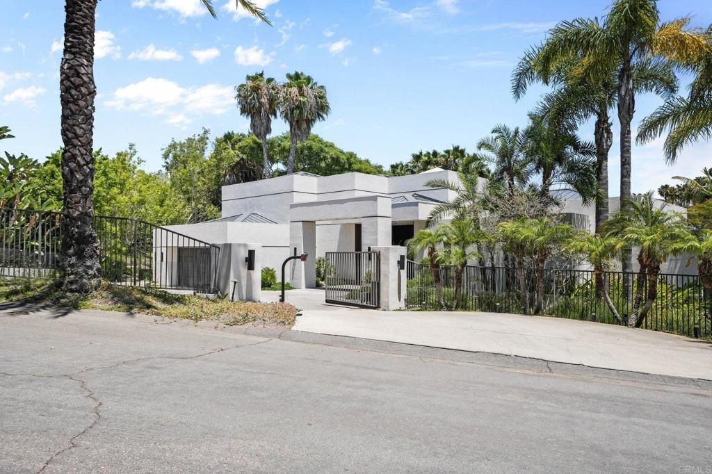Image 2 of property listing at 14821 Calle Montelibano, Rancho Santa Fe, CA 92067