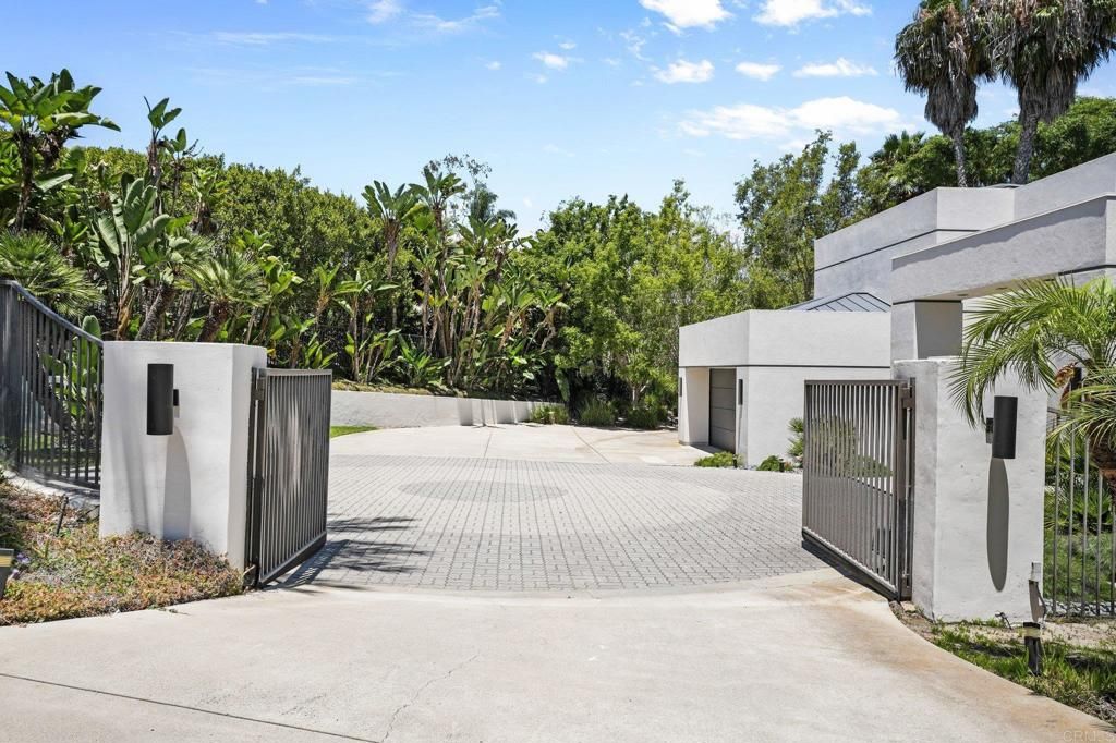 Image 3 of property listing at 14821 Calle Montelibano, Rancho Santa Fe, CA 92067