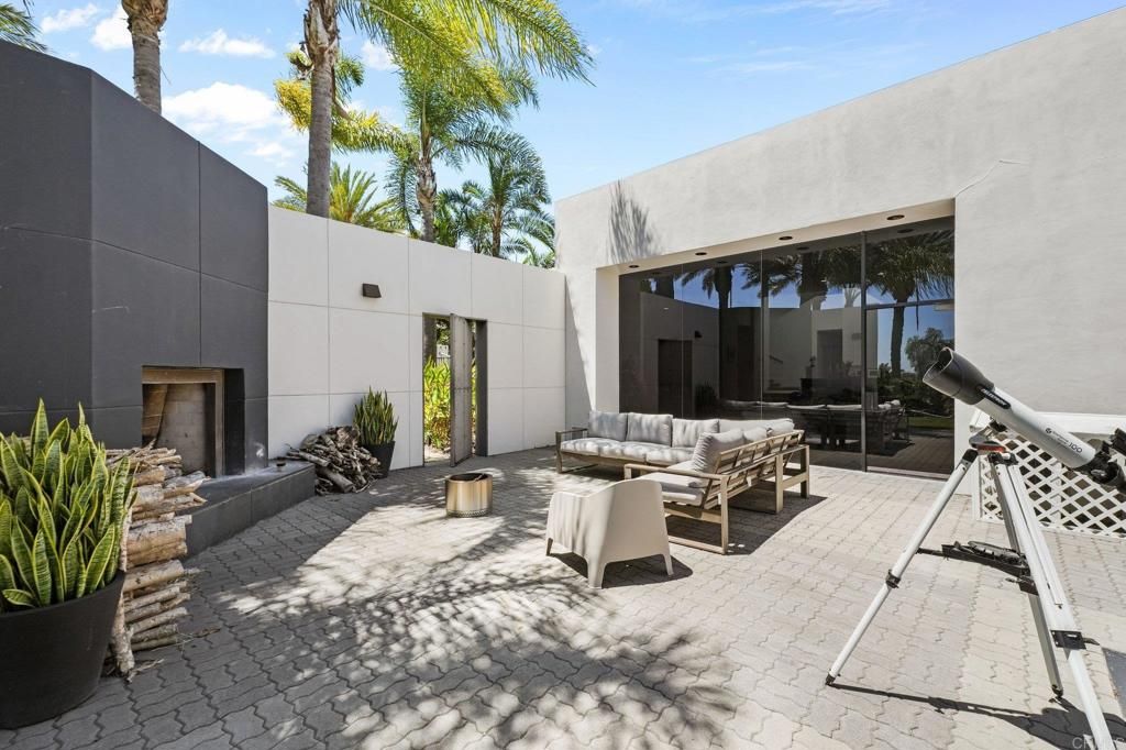 Image 43 of property listing at 14821 Calle Montelibano, Rancho Santa Fe, CA 92067