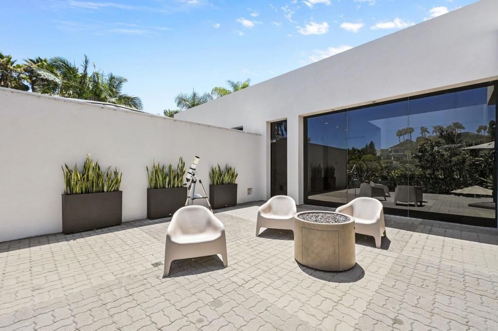 Image 7 of property listing at 14821 Calle Montelibano, Rancho Santa Fe, CA 92067