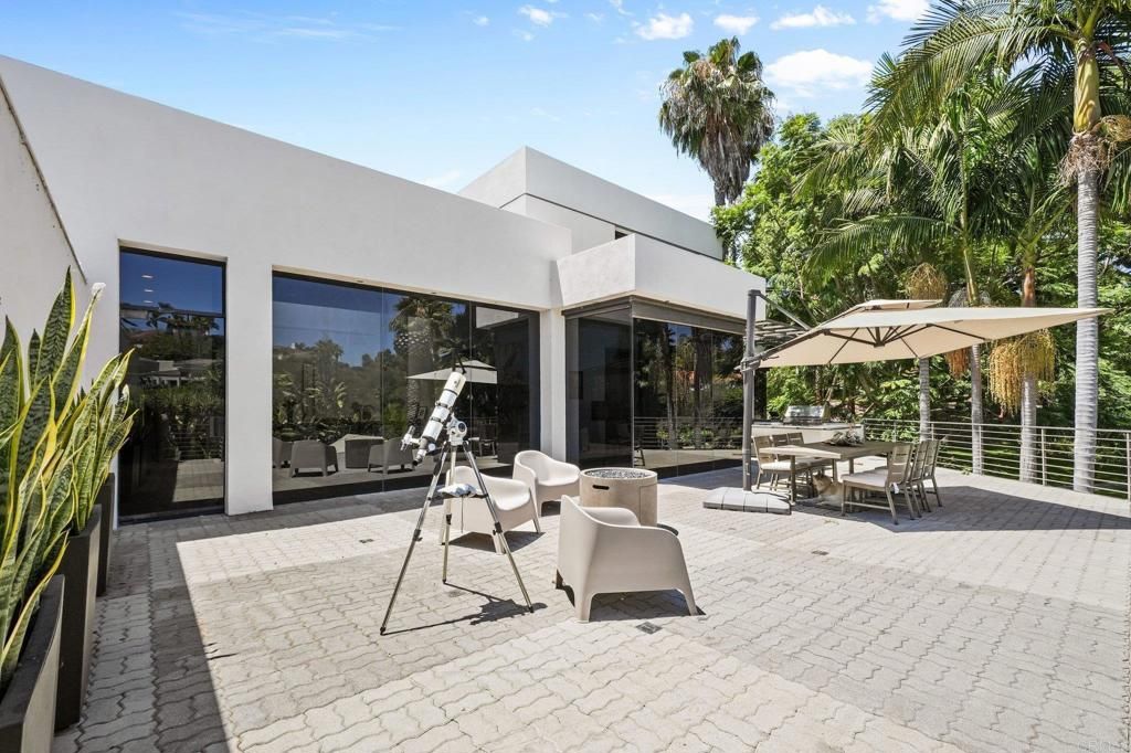Image 8 of property listing at 14821 Calle Montelibano, Rancho Santa Fe, CA 92067