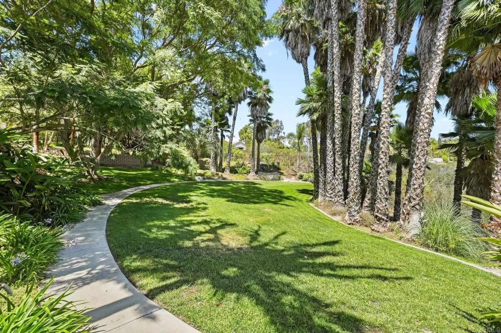 Image 9 of property listing at 14821 Calle Montelibano, Rancho Santa Fe, CA 92067