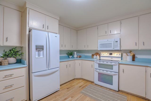 6608 Arroyo Del Oso Avenue NE, Albuquerque, NM 87109