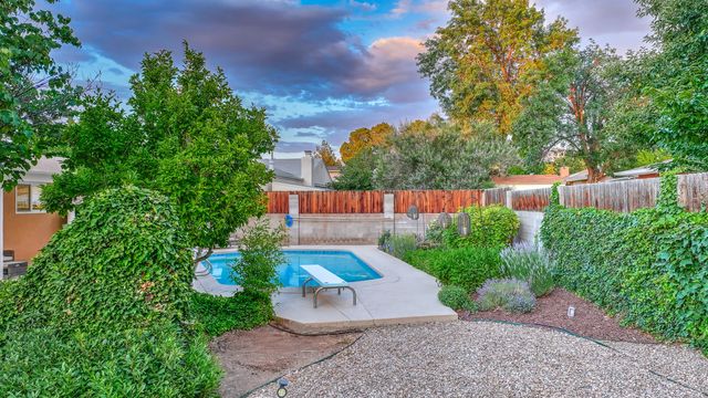 6608 Arroyo Del Oso Avenue NE, Albuquerque, NM 87109