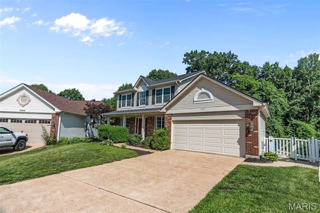5794 Wickershire Lane, St Louis, MO 63129