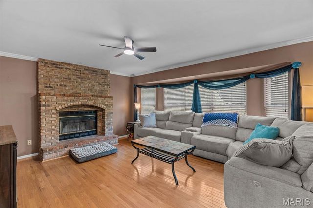 5794 Wickershire Lane, St Louis, MO 63129
