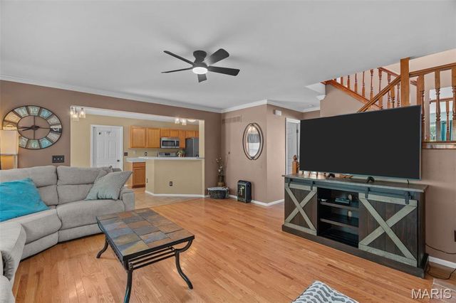 5794 Wickershire Lane, St Louis, MO 63129