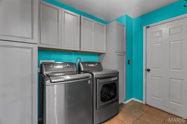 5794 Wickershire Lane, St Louis, MO 63129