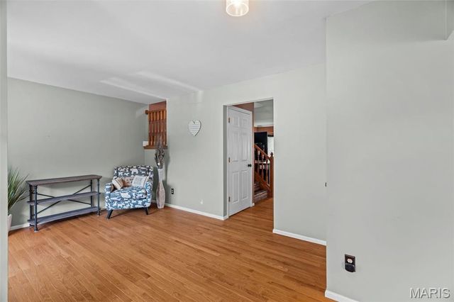 5794 Wickershire Lane, St Louis, MO 63129