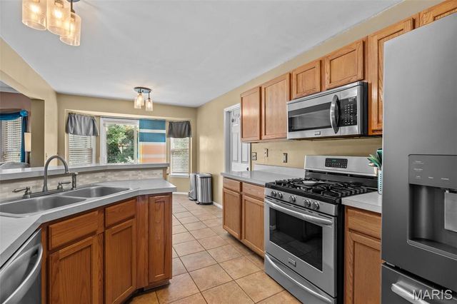 5794 Wickershire Lane, St Louis, MO 63129