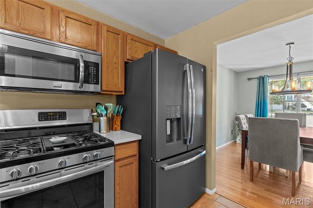 5794 Wickershire Lane, St Louis, MO 63129