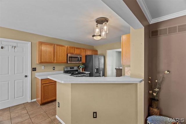 5794 Wickershire Lane, St Louis, MO 63129