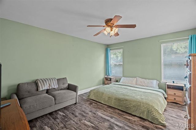 5794 Wickershire Lane, St Louis, MO 63129
