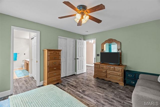 5794 Wickershire Lane, St Louis, MO 63129