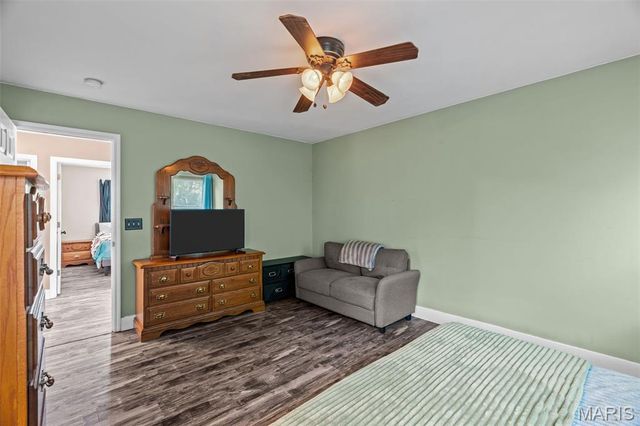 5794 Wickershire Lane, St Louis, MO 63129