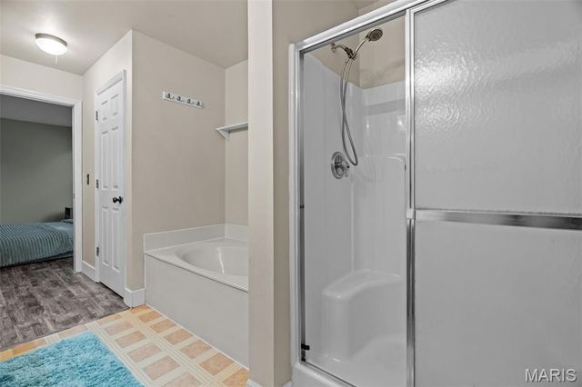 5794 Wickershire Lane, St Louis, MO 63129