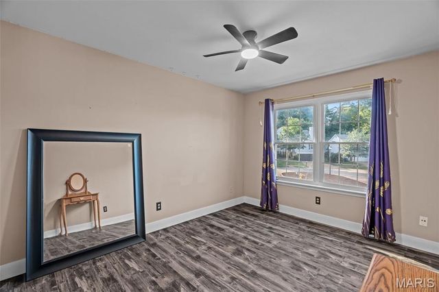 5794 Wickershire Lane, St Louis, MO 63129