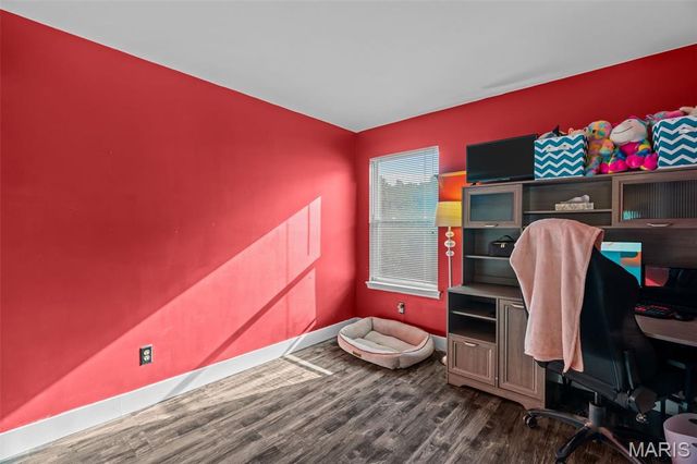 5794 Wickershire Lane, St Louis, MO 63129