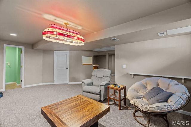 5794 Wickershire Lane, St Louis, MO 63129