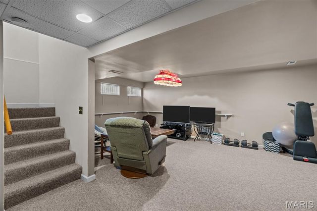 5794 Wickershire Lane, St Louis, MO 63129