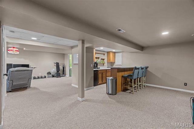 5794 Wickershire Lane, St Louis, MO 63129
