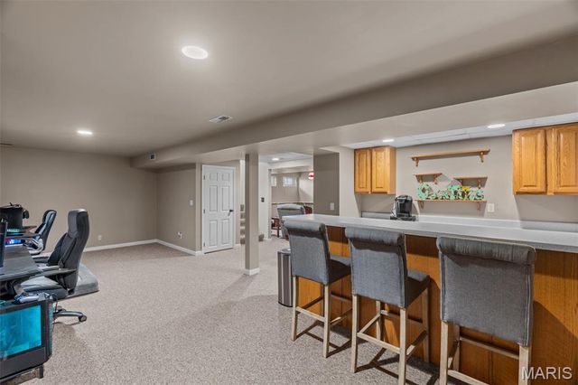 5794 Wickershire Lane, St Louis, MO 63129