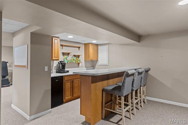 5794 Wickershire Lane, St Louis, MO 63129