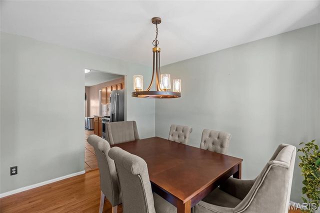 5794 Wickershire Lane, St Louis, MO 63129