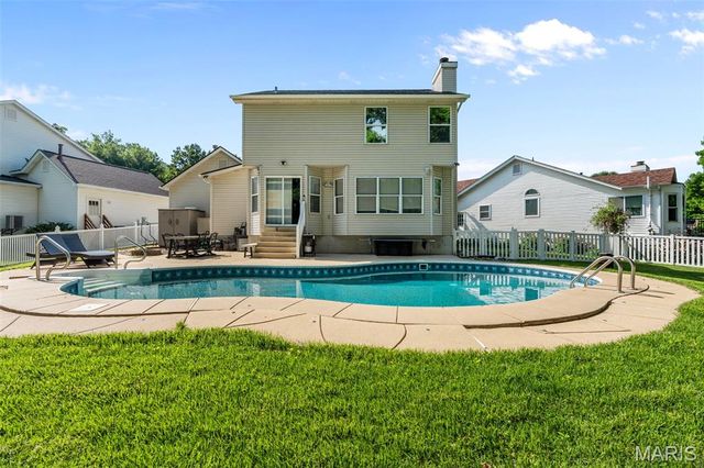 5794 Wickershire Lane, St Louis, MO 63129