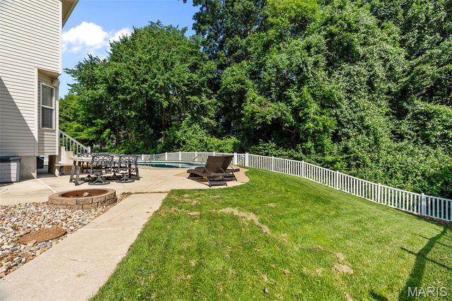 5794 Wickershire Lane, St Louis, MO 63129