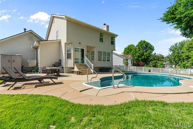 5794 Wickershire Lane, St Louis, MO 63129