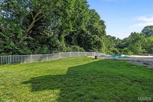 5794 Wickershire Lane, St Louis, MO 63129