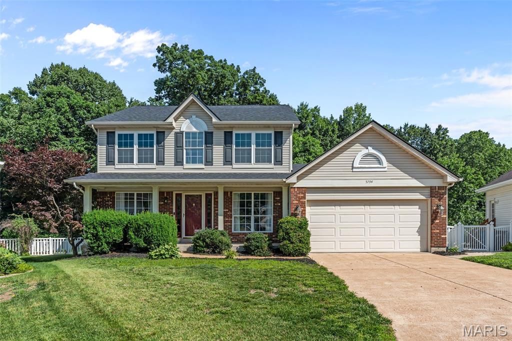 5794 Wickershire Lane, St Louis, MO 63129