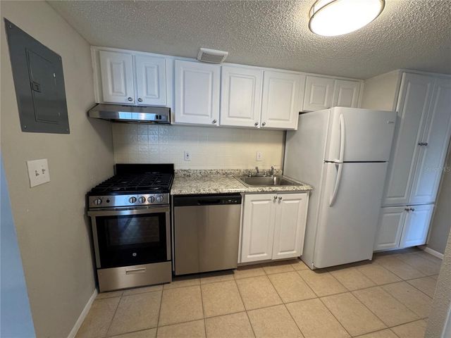 115 OYSTER BAY CIRCLE 300, Altamonte Springs, FL 32701