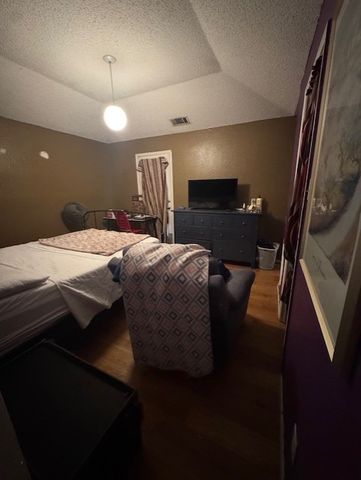 115 Valley Spring Drive, Arlington, TX 76018